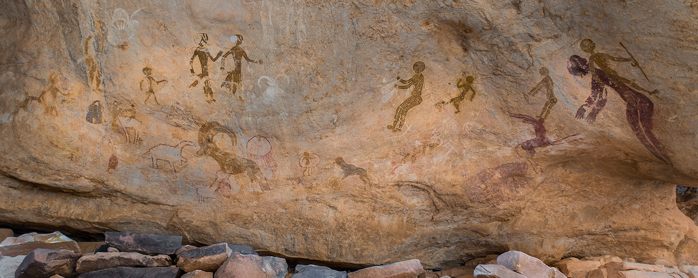 Zoomorphic cave paintings located at Tanzoumaitak in Tassili n’Ajjer park in Djanet, Algeria (Source: IssamBarhoumi, 2023. CC BY-SA 4.0, via Wikimedia Commons)