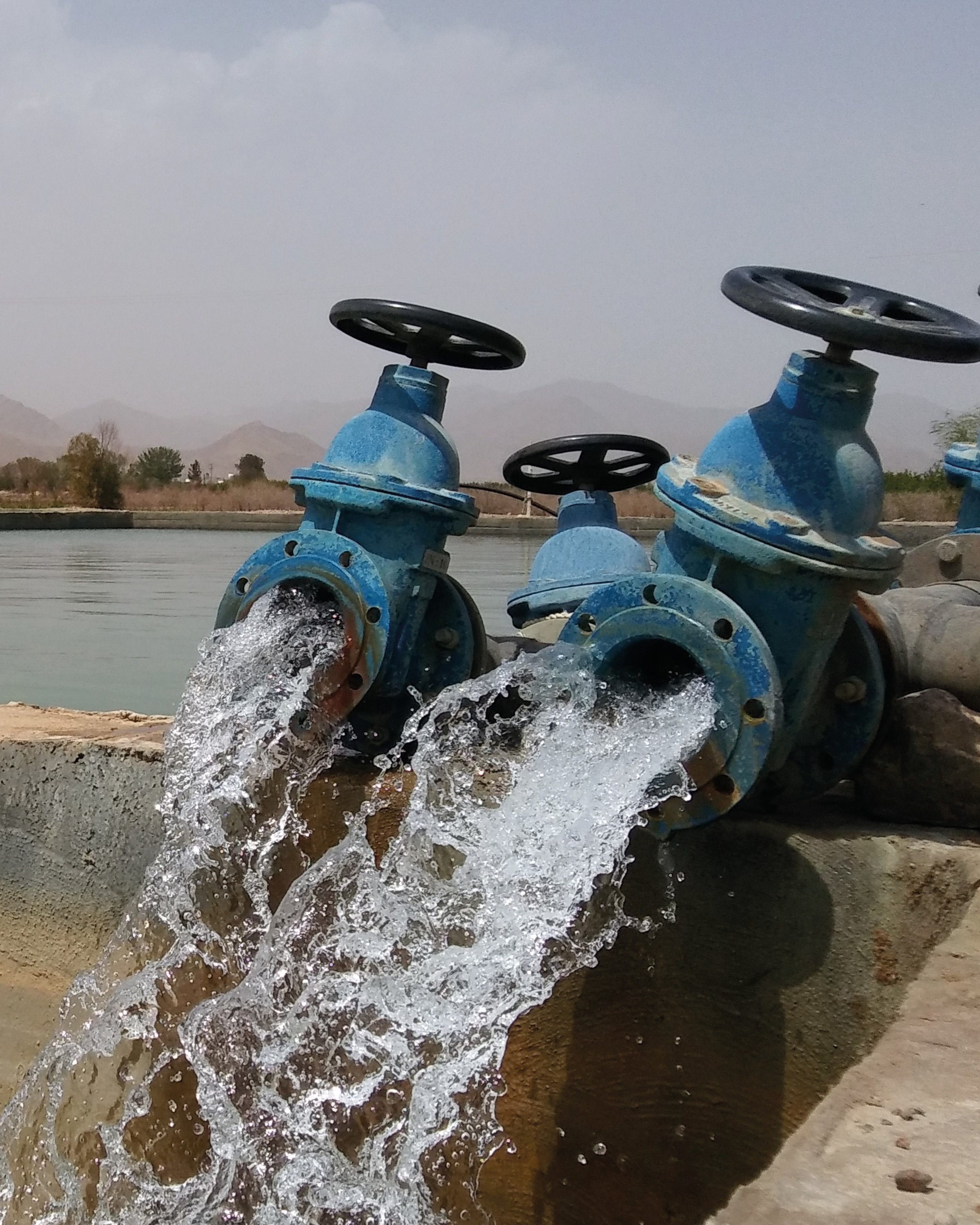 Tube wells compete within the Abarkooh basin resulting in an annual drop of 80 cm in groundwater level.